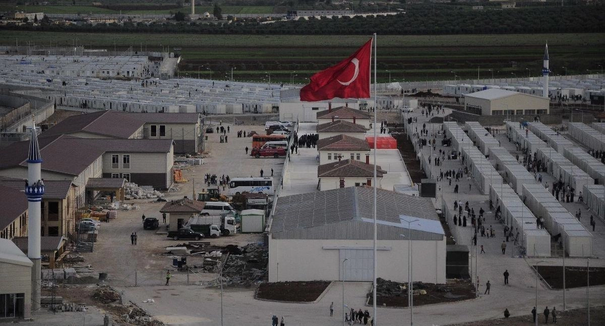 Se entregaron 2 generadores de 275 kva y 1 generador de 250 kva con motor Perkins al campo de refugiados sirios en Hatay/Turquía