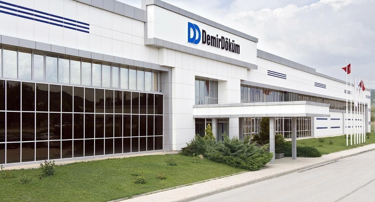 2 groupes électrogènes synchronisés de 460 kVA alimentés par les moteurs Deutz ont été livrés à l'usine de DemirDöküm à Kocaeli en Turquie