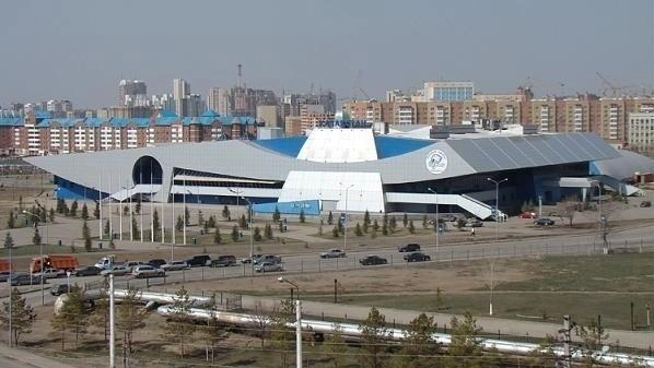 Le complexe sportif d'Astana City est éclairé par des générateurs diesel EMSA